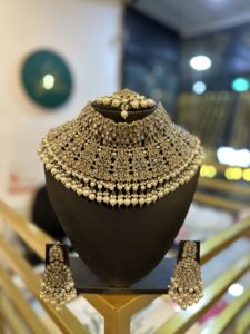 mehendi chocker
