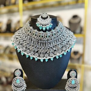 heavy silver chocker with mint pearl