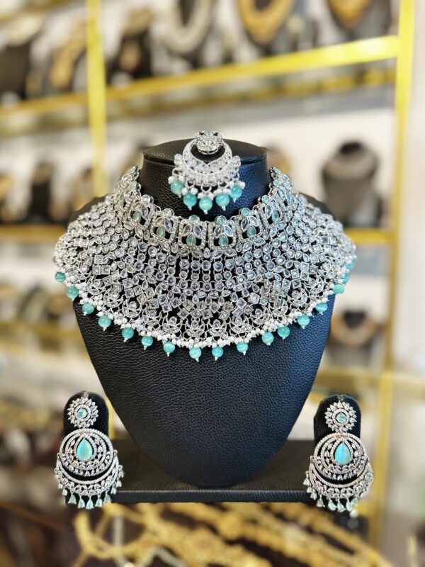 heavy silver chocker with mint pearl